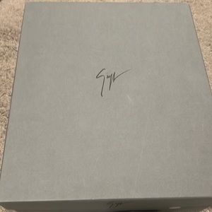 GIUSEPPE ZANOTTI LIKE NEW!!